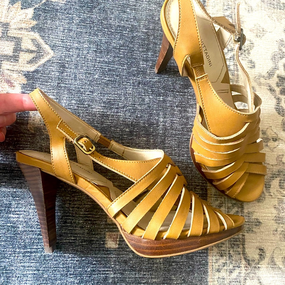 Adrienne Vittadinni women’s size 8 heels!